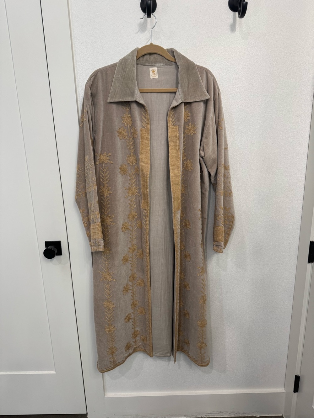 Wylder Trading Company Velvet Duster